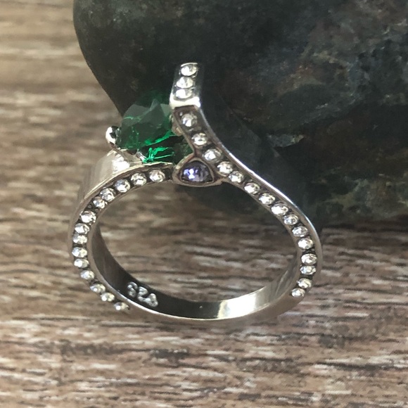 Ring - Picture 2 of 4